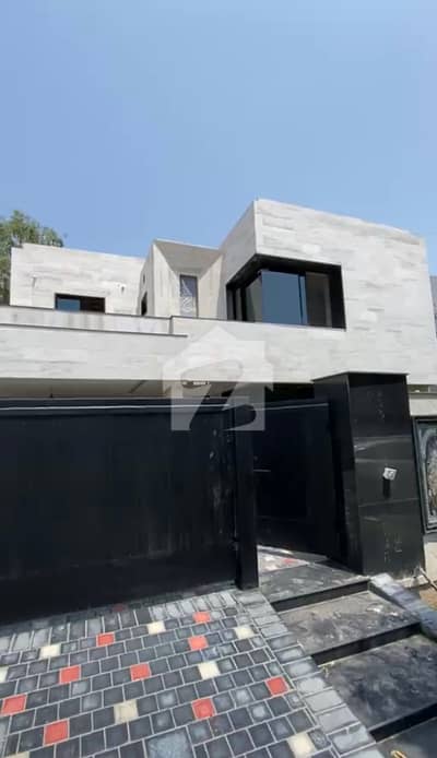 DHA Phase 4, 01 Kanal, Luxurious (Lower Portion Locked) Brand New Upper Portion For Rent. Original Pic Attached