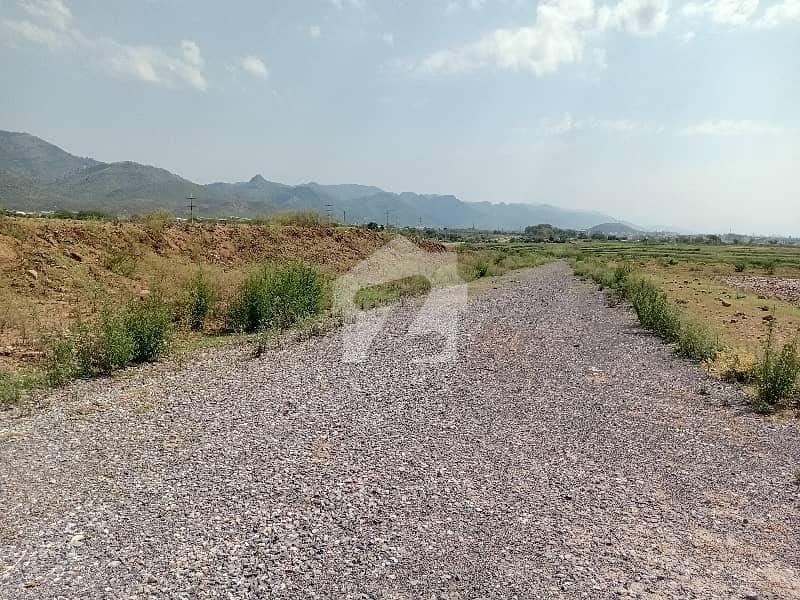 50X90 PLOT SERVICE ROAD WEST FOR SALE 50X90 PLOT SERVICE ROAD WEST FOR SALE