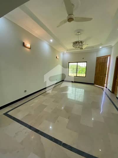 30*60 Upper Portion Available For Rent In G13