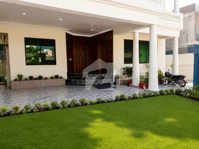 2 Kanal Old House is for SALE in F-7 Islamabad