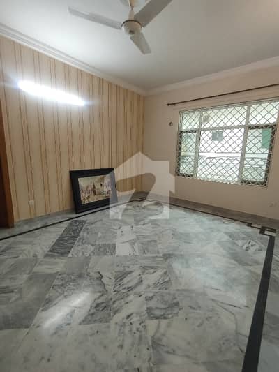 G-11 Mind Blowing Location What A Outstanding Upper Portion For Rent