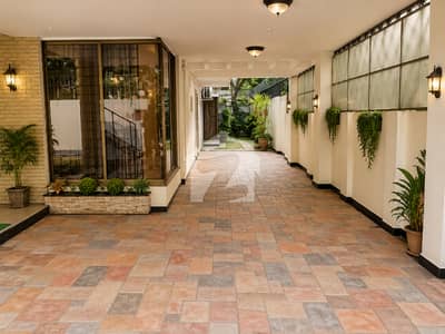 Investor Price F-7 2 Islamabad 80X120 Old House is for SALE