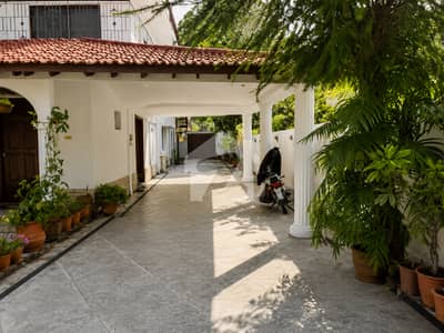 80X120 Old House In F-7 2 Islamabad Is For SALE