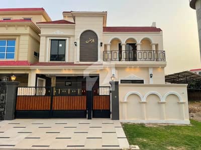 9 MARLA HOUSE AVAILABLE FOR SALE 9 MARLA HOUSE AVAILABLE FOR SALE
