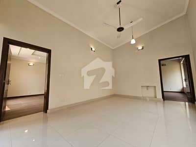 F-7 2 Islamabad 1777 SQYD Old House Is For SALE