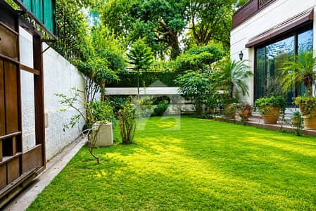 Excellent Three Side Corner House with Strong Rental Return