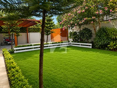 One & Only Park Facing Two Kanal Old House for SALE F-8 Islamabad