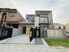 A Block 10 Marla Hot Location Beautiful Ultra Modern Brand New Double Storey House For Sale In Central Park Lahore