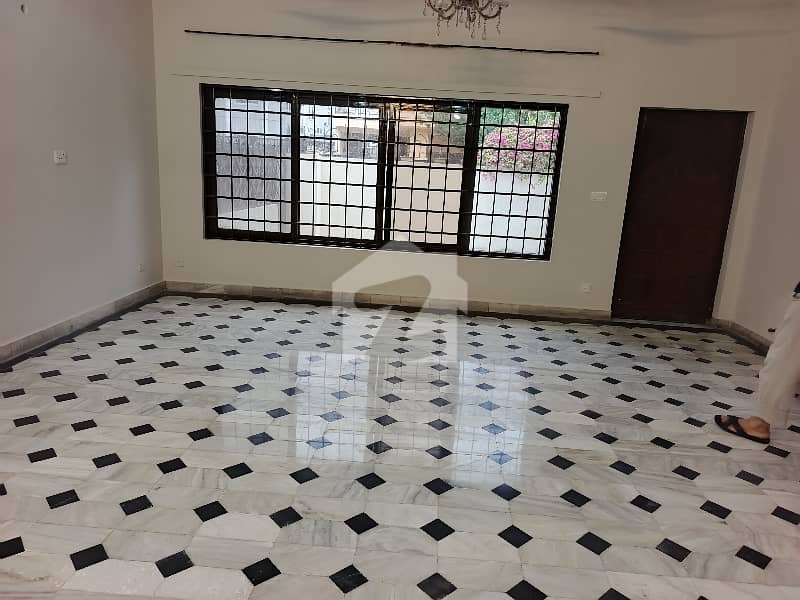 F-11/1 333'gaz 4'bed full House for Rent F-11/1 333'gaz 4'bed full House for Rent