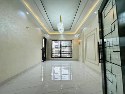10 Marla most luxurious House available for sale prime Location LDA avenue one