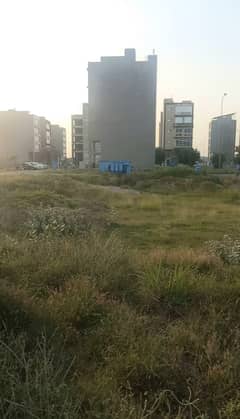 IVY GREEN PLOT # Z2-219 FACING PARKING COMMERCIAL PLOT LOCATED IN THE BEST BLOCK OF DHA LAHORE.