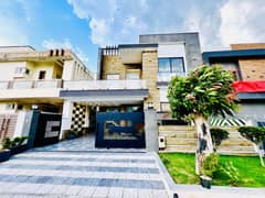 10 Marla Luxurious house Avilable for sale