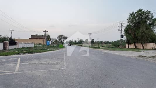 برکی روڈ کینٹ,لاہور میں 40 کنال Studio فارم ہاؤس 40.0 کروڑ میں برائے فروخت۔