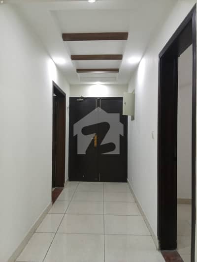 10 MARLA 3 BEDROOM APARTMENT AVAILABLE FOR SALE