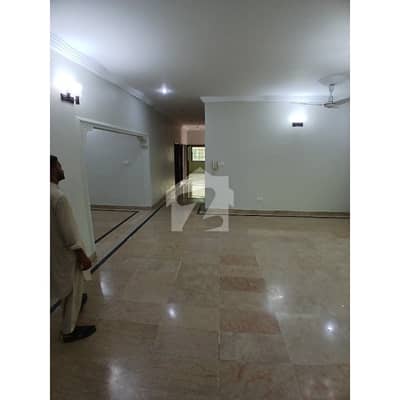 500-YARD UPPER PORTION AVAILABLE FOR RENT PHASE 7 NEAR BILAL MASJID