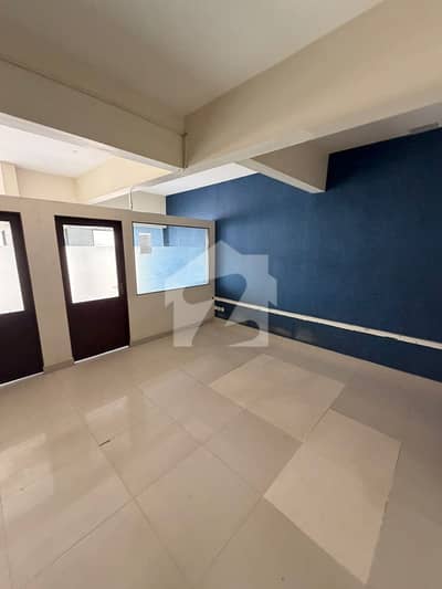توحید کمرشل ایریا ڈی ایچ اے فیز 5,ڈی ایچ اے ڈیفینس,کراچی میں 4 مرلہ Studio دفتر 1.6 کروڑ میں برائے فروخت۔