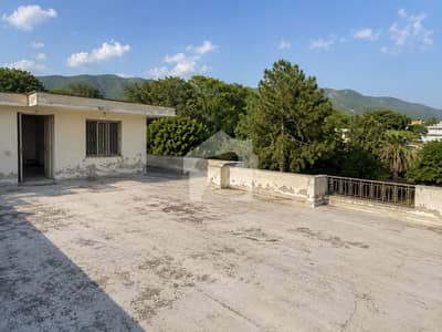 Investor Rate Old House Is For SALE In F-8
