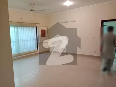 ای ایم ای سوسائٹی لاہور میں 3 کمروں کا 1 کنال بالائی پورشن 85.0 ہزار میں کرایہ پر دستیاب ہے۔