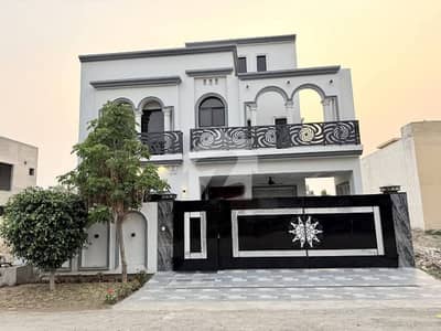 الجلیل گارڈن لاہور میں 5 کمروں کا 10 مرلہ مکان 3.3 کروڑ میں برائے فروخت۔