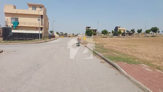 بحریہ ٹاؤن فیز 8 ۔ بلاک ایل بحریہ ٹاؤن فیز 8,بحریہ ٹاؤن راولپنڈی,راولپنڈی میں 8 مرلہ رہائشی پلاٹ 70.0 لاکھ میں برائے فروخت۔ بحریہ ٹاؤن فیز 8 ۔ بلاک ایل بحریہ ٹاؤن فیز 8,بحریہ ٹاؤن راولپنڈی,راولپنڈی میں 8 مرلہ رہائشی پلاٹ 70.0 لاکھ میں برائے فروخت۔