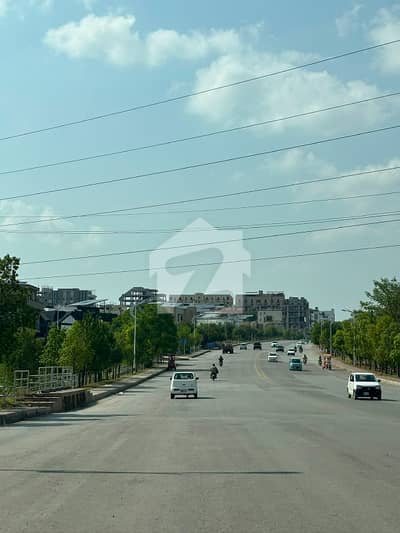 بحریہ ٹاؤن فیز 8 - ای کمرشل بحریہ ٹاؤن فیز 8,بحریہ ٹاؤن راولپنڈی,راولپنڈی میں 9 مرلہ کمرشل پلاٹ 7.6 کروڑ میں برائے فروخت۔