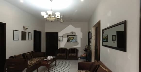 پی ای سی ایچ ایس بلاک 2 پی ای سی ایچ ایس,جمشید ٹاؤن,کراچی میں 4 کمروں کا 12 مرلہ زیریں پورشن 6.5 کروڑ میں برائے فروخت۔