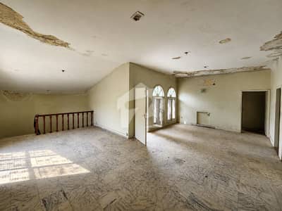 60x90 Corner Old House Is For SALE