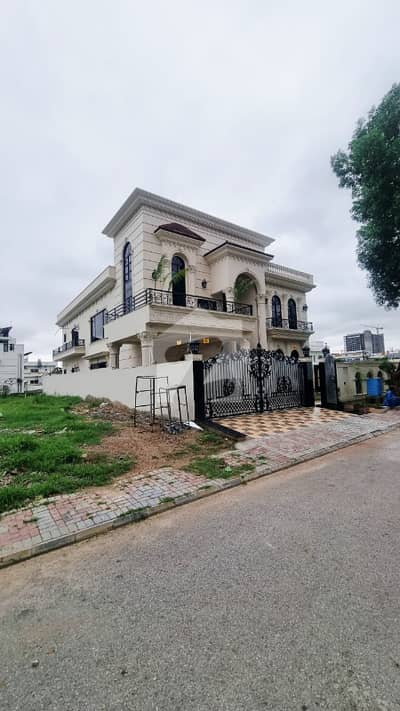 ٹاپ سٹی 1 اسلام آباد میں 7 کمروں کا 1 کنال مکان 10.5 کروڑ میں برائے فروخت۔