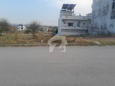 جناح گارڈنز ایف ای سی ایچ ایس,اسلام آباد میں 14 مرلہ رہائشی پلاٹ 1.35 کروڑ میں برائے فروخت۔ جناح گارڈنز ایف ای سی ایچ ایس,اسلام آباد میں 14 مرلہ رہائشی پلاٹ 1.35 کروڑ میں برائے فروخت۔