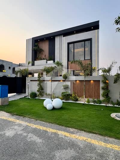 1 Kanal Beautifully Designed Modern House Upper Portion Available for Rent in DHA Phase 6
