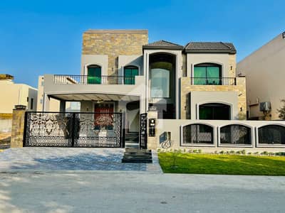 1 Kanal House With Basement Avaliable For Sale in Lake City