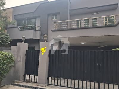 10 MARLA 4 BEDROOMS SD HOUSE AVAILABLE FOR RENT