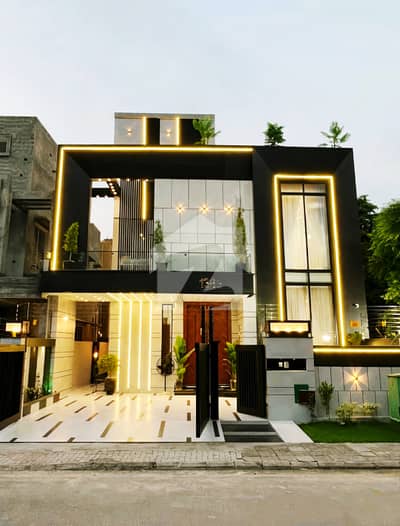 بحریہ ٹاؤن ۔ سیکٹر ایف بحریہ ٹاؤن,لاہور میں 5 کمروں کا 10 مرلہ مکان 4.45 کروڑ میں برائے فروخت۔