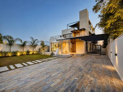 Ultra-Modern Luxurious House with Swimming Pool