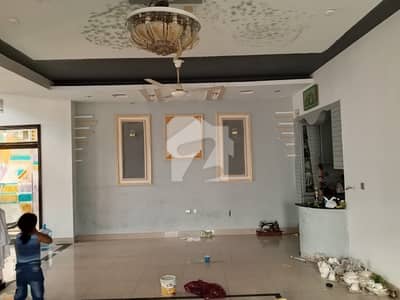 باتھ آئی لینڈ کراچی میں 3 کمروں کا 8 مرلہ بالائی پورشن 1.7 لاکھ میں کرایہ پر دستیاب ہے۔