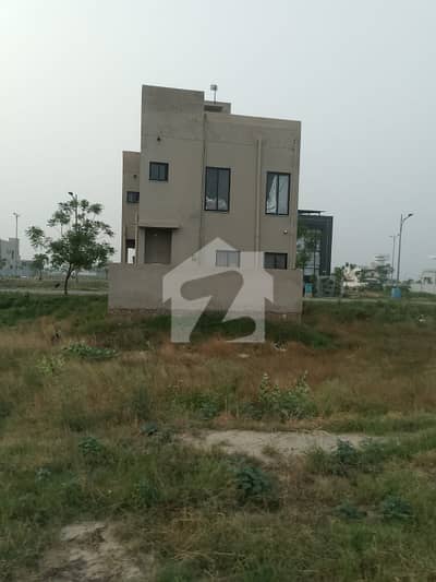 DB Pool Clear | 5 Marla Plot No-808 Block Z6 - Facing 10 Marla On Top Location of Phase 8 ivy Green DHA Lahore For Urgent Sale