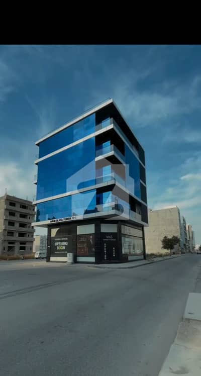 Premium 200 Yards Commercial Building Available For Sale On Main 60 Feet Wide Double Road