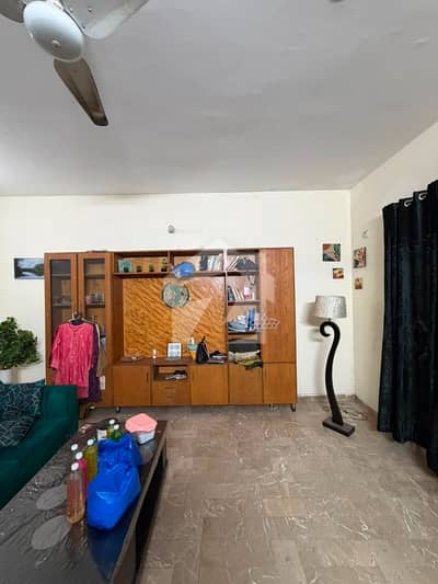 10 Marla 1st Foor Portion For Rent