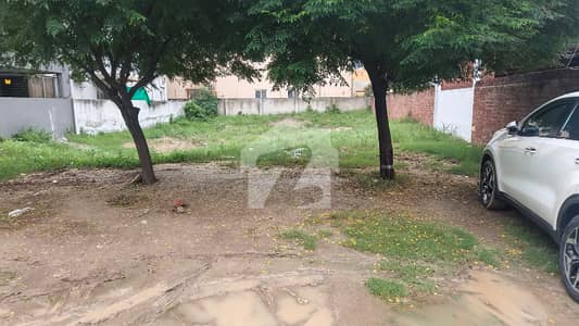 ڈی ایچ اے فیز 5 - بلاک بی فیز 5,ڈیفنس (ڈی ایچ اے),لاہور میں 2 کنال رہائشی پلاٹ 18.35 کروڑ میں برائے فروخت۔