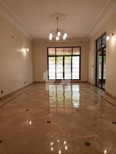 READY TO MOVE NEAT AND CLEAN UPPER PORTION FOR RENT