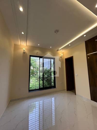 10 Marla Brand New House For Sale