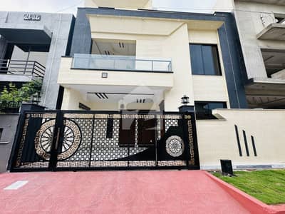 ایم پی سی ایچ ایس ۔ ملٹی گارڈنز بی ۔ 17,اسلام آباد میں 5 کمروں کا 8 مرلہ مکان 4.25 کروڑ میں برائے فروخت۔