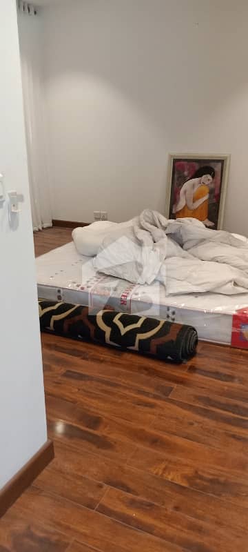 3 Beds Apartment For Rent 3 Beds Apartment For Rent