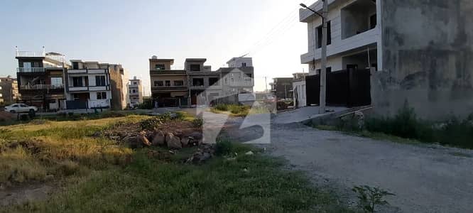 آئی 11/2 آئی ۔ 11,اسلام آباد میں 7 مرلہ رہائشی پلاٹ 2.45 کروڑ میں برائے فروخت۔
