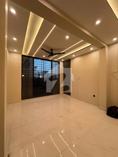 5 Marla Brand New Modern Design Lavish House For Sale In Park View City Lahore | For Discounted Price And Original Pictures Download The App "Signature Lands". 5 Marla Brand New Modern Design Lavish House For Sale In Park View City Lahore | For Discounted Price And Original Pictures Download The App "Signature Lands".