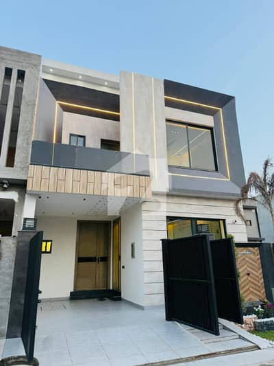5 Marla Modern Design House For Sale In Park View City Lahore | For Discounted Price And Original Pictures Download The App "Signature Lands". 5 Marla Modern Design House For Sale In Park View City Lahore | For Discounted Price And Original Pictures Download The App "Signature Lands".