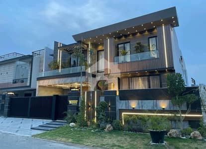 رائل آرچرڈ ملتان پبلک سکول روڈ,ملتان میں 5 کمروں کا 1 کنال مکان 7.5 کروڑ میں برائے فروخت۔