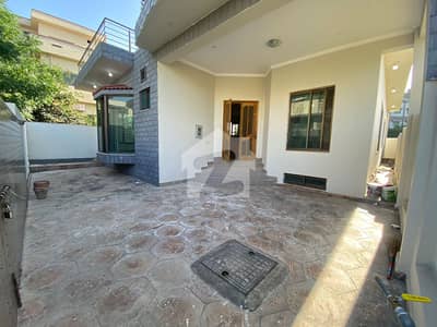 10 Marla Owner-Built Luxury Single Unit House for Sale