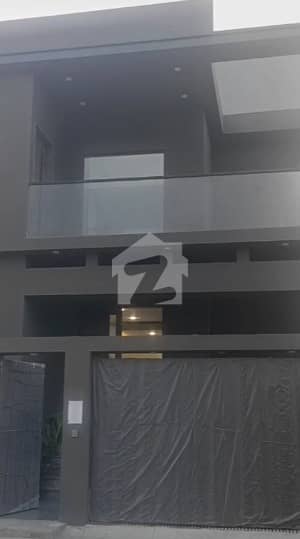 300 Square Yards House In Karachi Is Available For sale