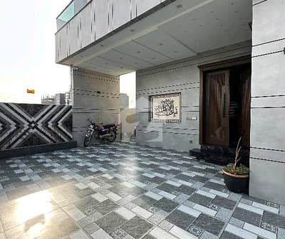 Fully Furnished 10 Marla House Available In Bahria Town - Sector C For Sale